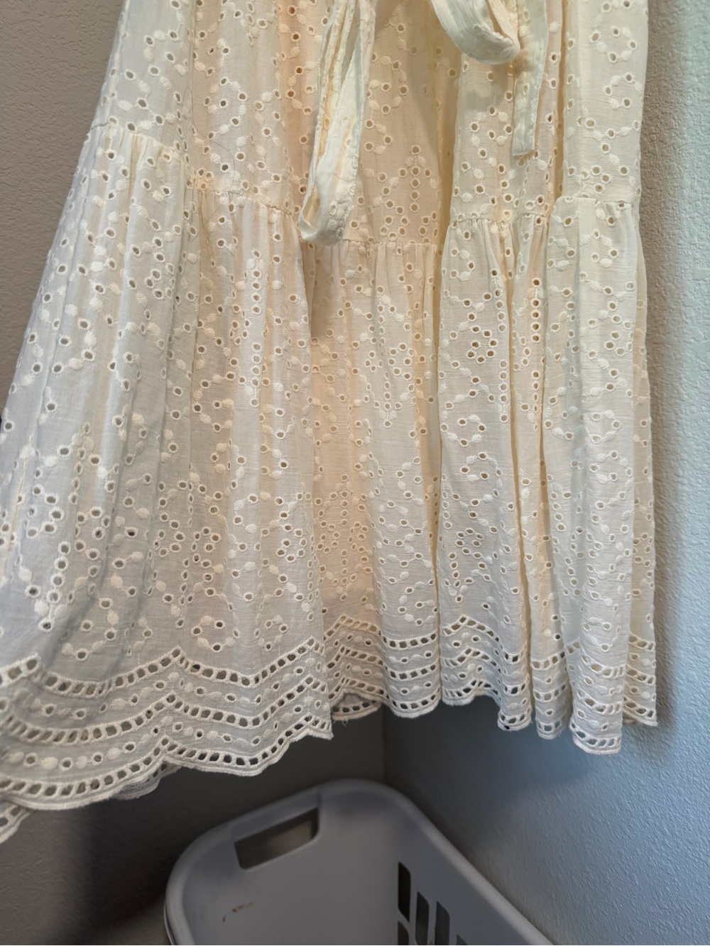 BCBGMAXAZRIA Women’s Cotton Eyelet Lace Tiered Cottagecore Boho Western Dress - Picture 3 of 9